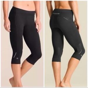 Athleta Bare to Run Reflective Cropped Leggings. XXS